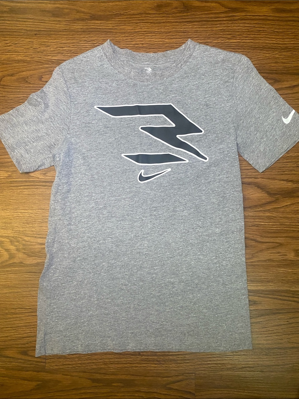 Nike Gray Short-Sleeve Performance Tee with Bold Graphic